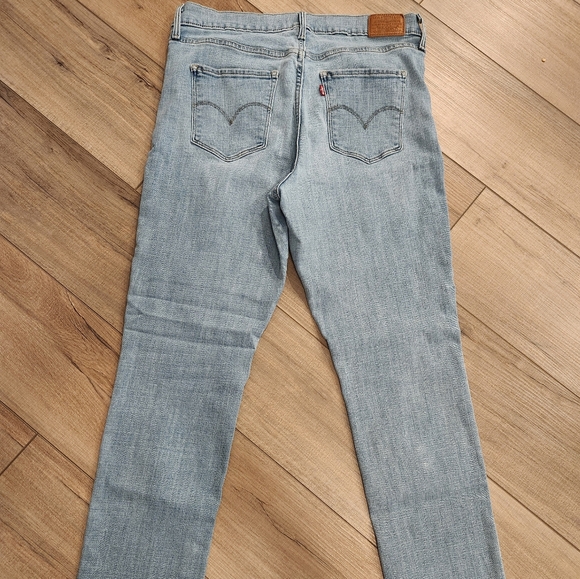 Levis Jeans - Picture 3 of 7